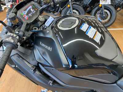 Kawasaki Z1000 2021