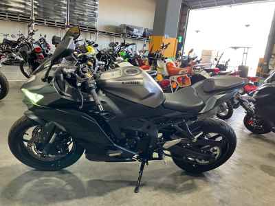 Kawasaki Ninja ZX-4R SE 2025