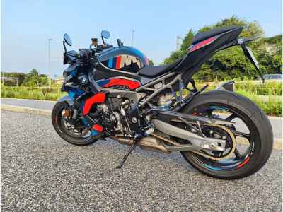 BMW M1000R 2025