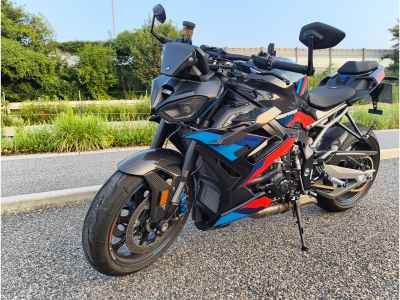 BMW M1000R 2025