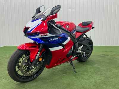 Honda CBR1000RR-R FB SP 2024
