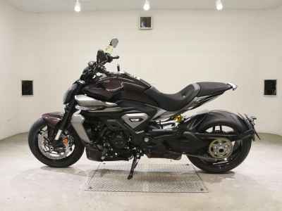 Ducati Diavel V4 2025