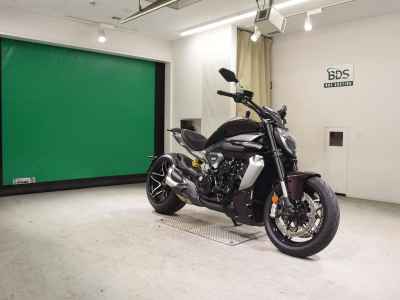 Ducati Diavel V4 2025