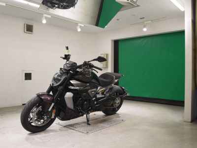 Ducati Diavel V4 2025