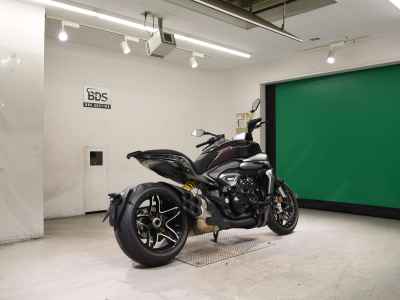 Ducati Diavel V4 2025