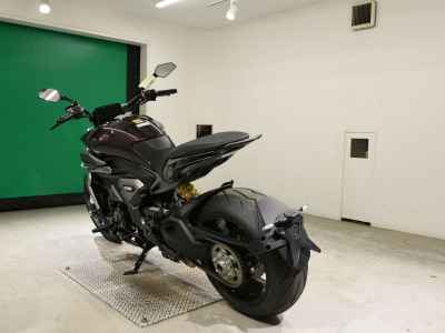 Ducati Diavel V4 2025