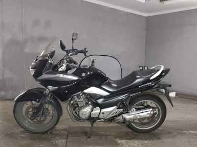 Suzuki GSR250S