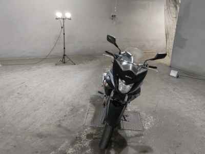 Suzuki GSR250S
