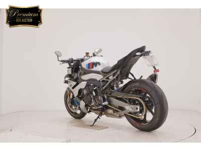 BMW M1000R 2026