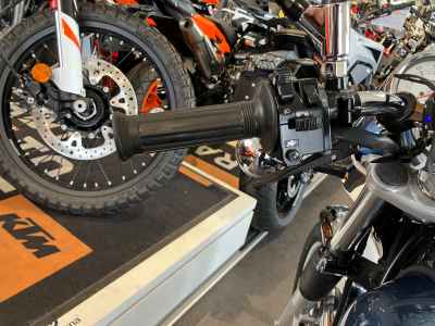 Yamaha SR400 2019