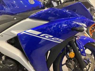 Yamaha YZF-R25 2017