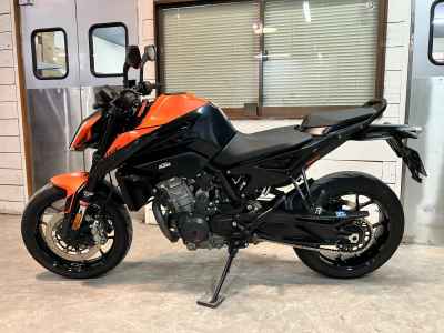 KTM 890 Duke 2023