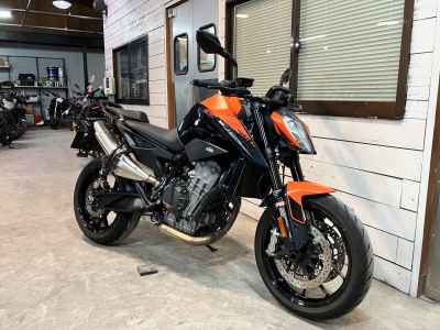 KTM 890 Duke 2023