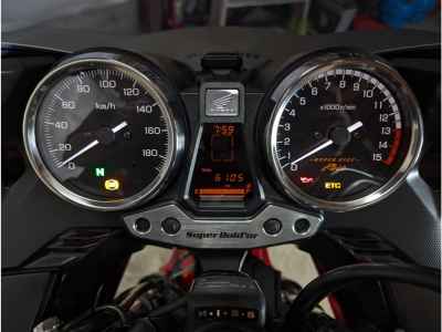 Honda CB400 Super Boldor 2022