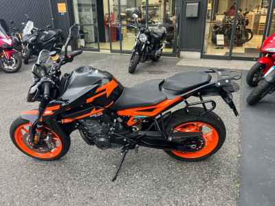 KTM 890 Duke 2024