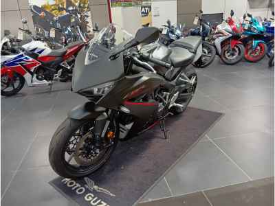Honda CBR650R E-Clutch 2024