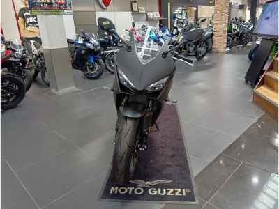 Honda CBR650R E-Clutch 2024