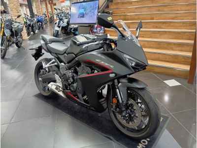Honda CBR650R E-Clutch 2024