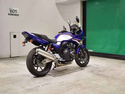 Honda CB400 Super Boldor 2022