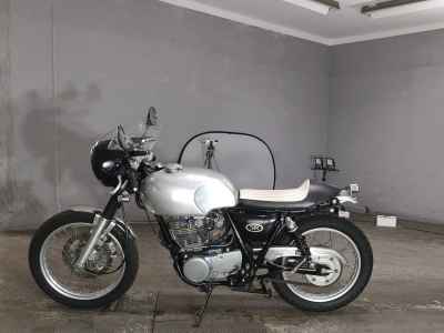 Yamaha SR400