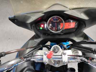 Suzuki GSR250S