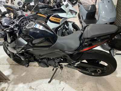Kawasaki Z400 2025