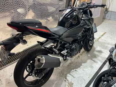 Kawasaki Z400 2025