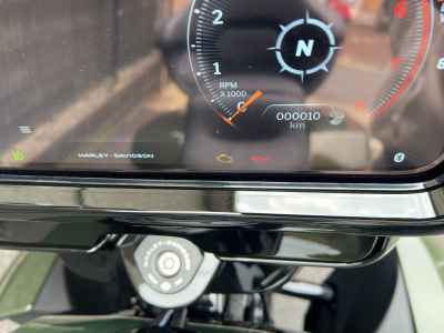 Harley-Davidson FLHXL 2026