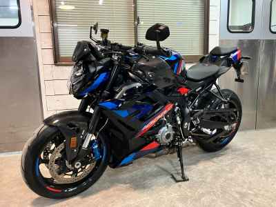 BMW M1000R 2024