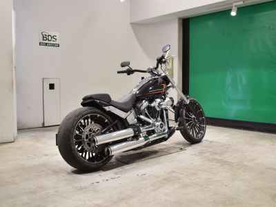 Harley-Davidson Breakout FXBR1920 2024