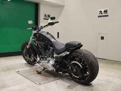 Harley-Davidson Breakout FXBR1920 2024