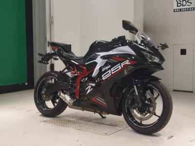 Kawasaki Ninja ZX-25R 2021