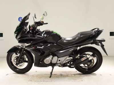 Suzuki GSR250F
