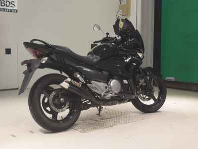Suzuki GSR250F