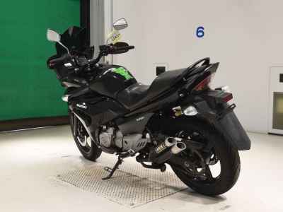 Suzuki GSR250F