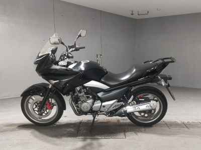 Suzuki GSR250S