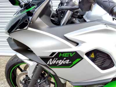 Kawasaki Ninja 7 Hybrid 2025