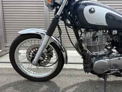 Yamaha SR400 2021