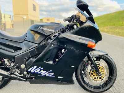 Kawasaki ZZR1100 2022