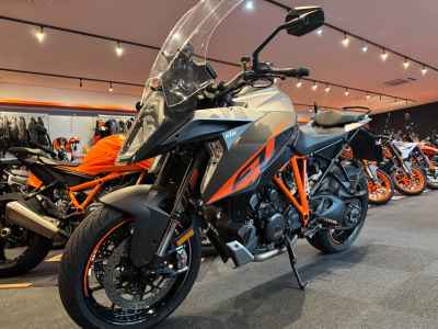 KTM 1290 Super Duke GT 2017