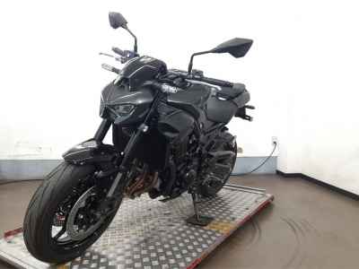 Kawasaki Z900 2025