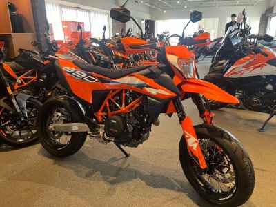 KTM 690 SMC R 2024