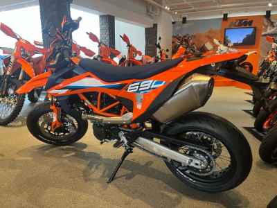 KTM 690 SMC R 2024
