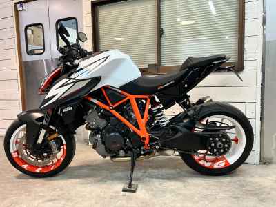 KTM 1290 Super Duke R 2020