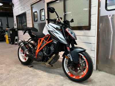 KTM 1290 Super Duke R 2020
