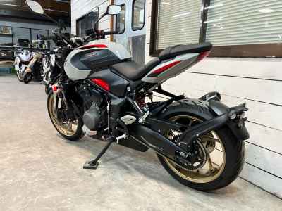 Triumph Trident 800 2026