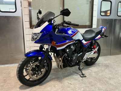 Honda CB400 Super Boldor 2021