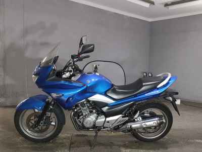Suzuki GSR250S