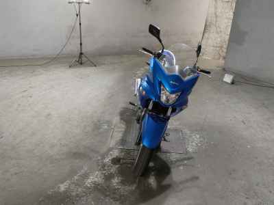 Suzuki GSR250S