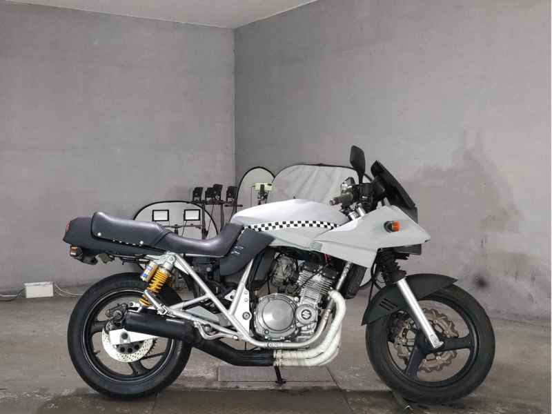 Suzuki GSX250S Katana